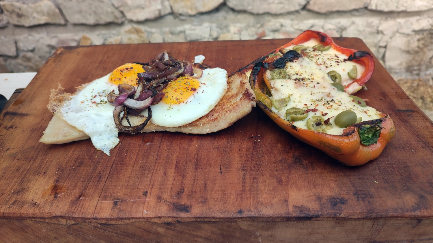 MATAMBRE DE CERDO CON MORRONES RELLENOS en LA PLANCHETTA