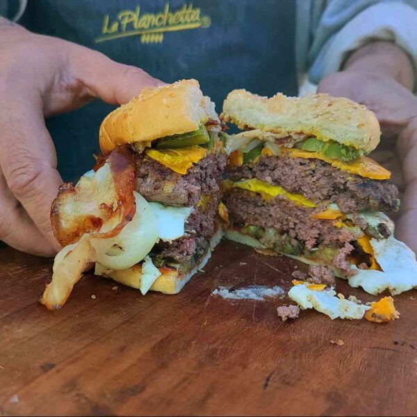 hamburguesa hecha en la planchetta